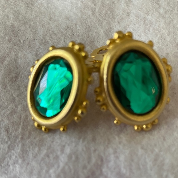 GREEN Glass Byzantine Matte Gold Clip On Statement Earrings - Picture 6 of 7